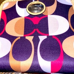 COPY - Very cute coach wallet